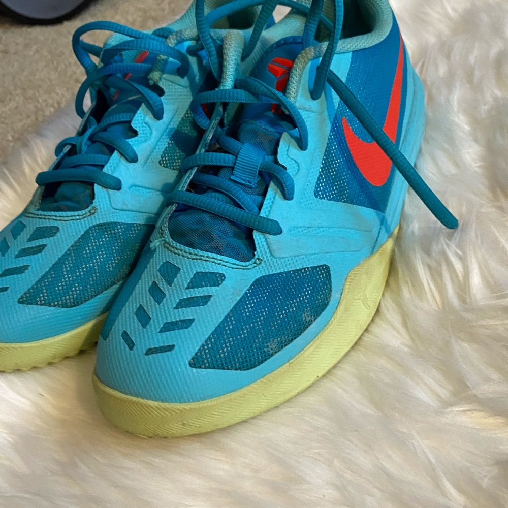 Nike Kobe x lite blue and red  **RIP KOBE**💜💛